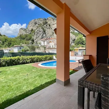 Fantastica Con Piscina E Vista Su Montagna Villa *